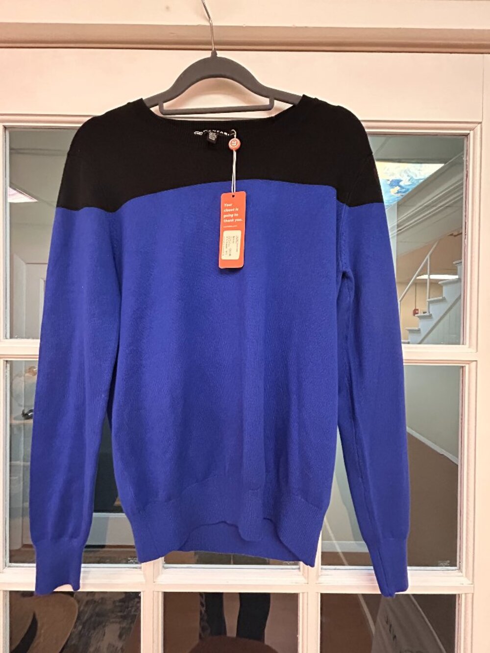 Wantable long-sleeve crew neck knit pullover sweater